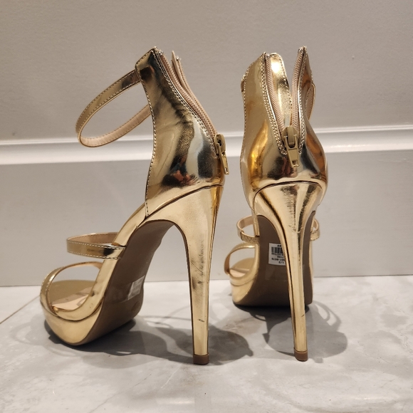 Gold platform sandals 7.5 - Picture 2 of 5